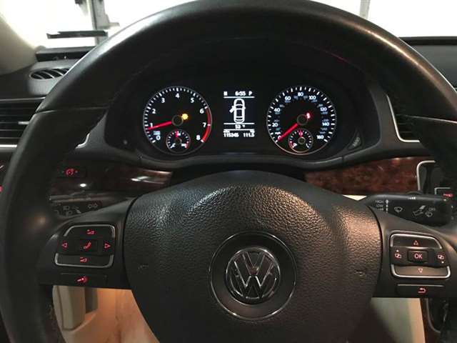 Volkswagen Passat 2012 photo 17